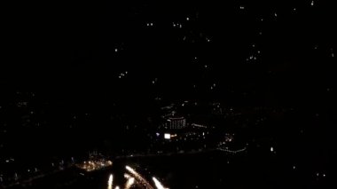 Işıltılı havai fişek