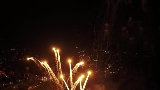 Fuegos artificiales de oro para Año Nuevo — Vídeos de Stock