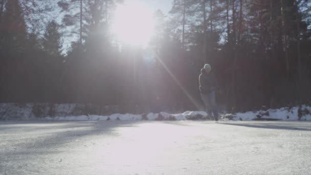 Ice Skater breaking and spraying ice — Stock Video