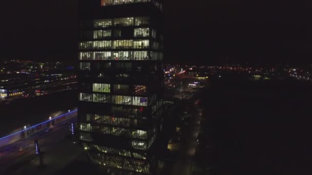 Centro de la ciudad ocupado por la noche — Vídeos de Stock