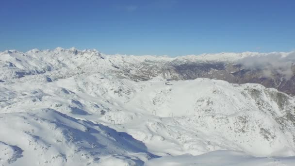 高山上的滑雪电梯 — 图库视频影像