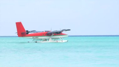 Denizde yüzen Waterplane
