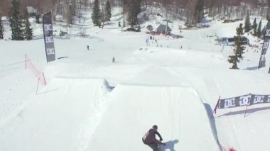 Snowboard atlama büyük hava kicker