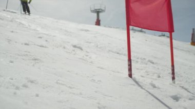 Kapıları arasında Kayak slalom