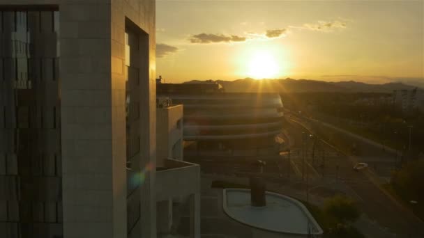 Centro de distrito en la gran ciudad al atardecer — Vídeo de stock