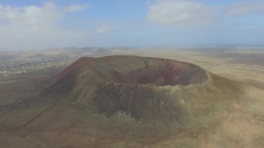 Andan: Volkanik adanın ortasında görkemli sönmüş volkan