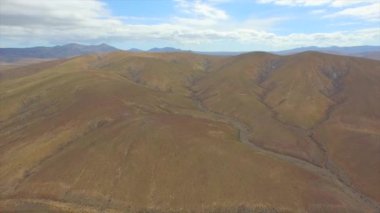 Anten: Inanılmaz volkanlar ve pitoresk volkanik manzara üzerinde uçan