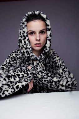 Bir kadının stüdyo portresi