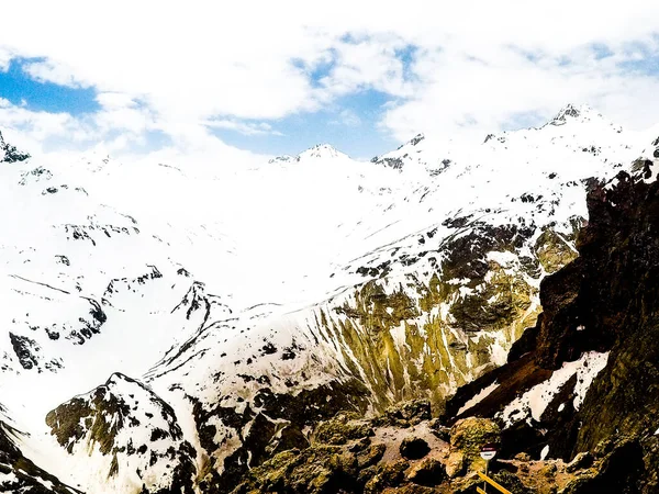 Schneebedeckter Elbrus Einem Sonnigen Tag — Stockfoto