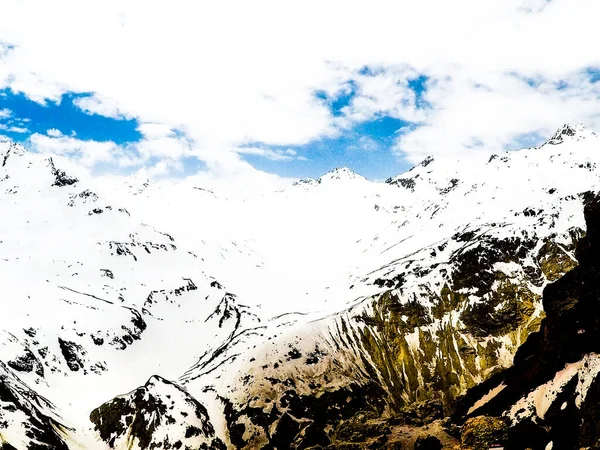 Schneebedeckter Elbrus Einem Sonnigen Tag — Stockfoto