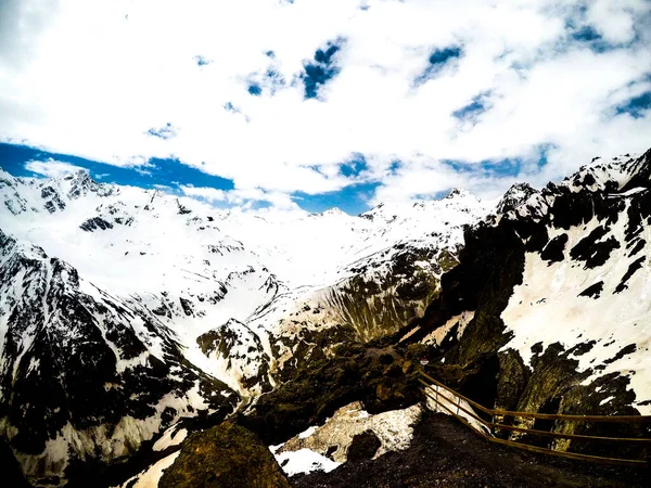 Schneebedeckter Elbrus Einem Sonnigen Tag — Stockfoto