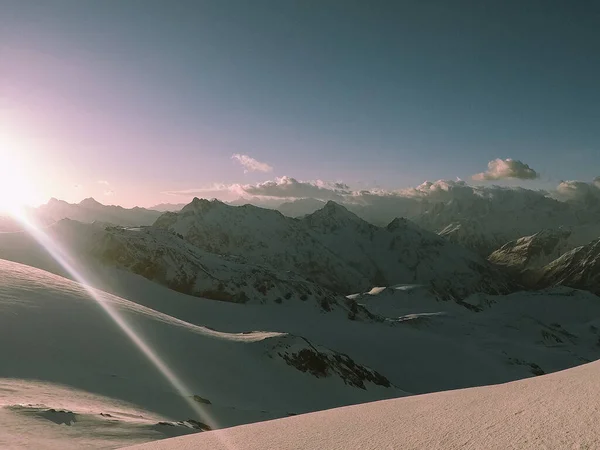 Montagne Innevate Elbrus Una Giornata Sole — Foto Stock