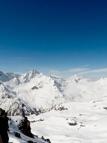 Śnieżne Góry Elbrus Słoneczny Dzień — Zdjęcie stockowe