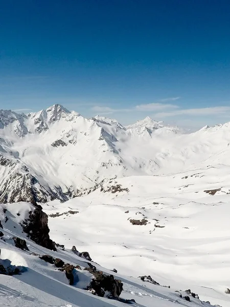 Śnieżne Góry Elbrus Słoneczny Dzień — Zdjęcie stockowe