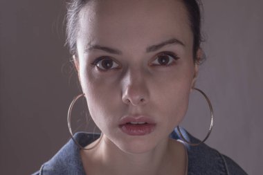 Güzel kadın portresi. Yakından.