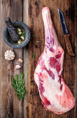 baharat soslu kuzu ham tüm bacak 