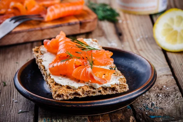 Toast with smoked salmon — Stock Photo, Image