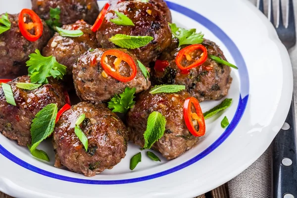 Homemade meatballs with mint, green onions and chili sauce — Stock Photo, Image