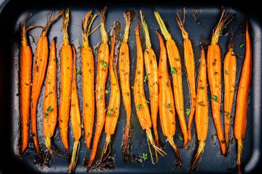 Kekik ile organik havuç pişmiş 