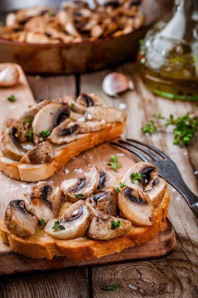 Bruschetta aux champignons — Photo