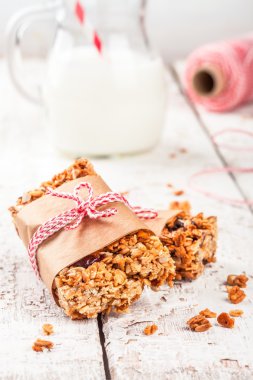 ev yapımı protein granola barlar