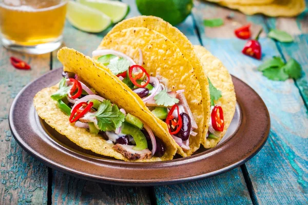 Domuz eti ve sebze ile Mısır tacos — Stok fotoğraf