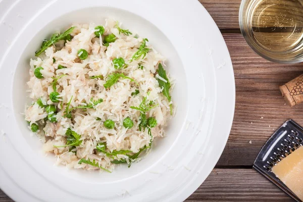 Ev yapımı tavuk, yeşil bezelye, roka ve parmesan risotto