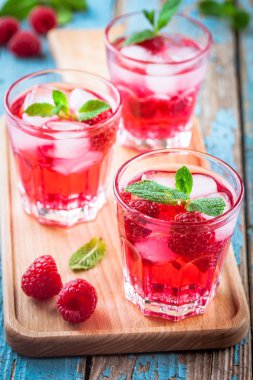 Soğuk ahududu limonatası.