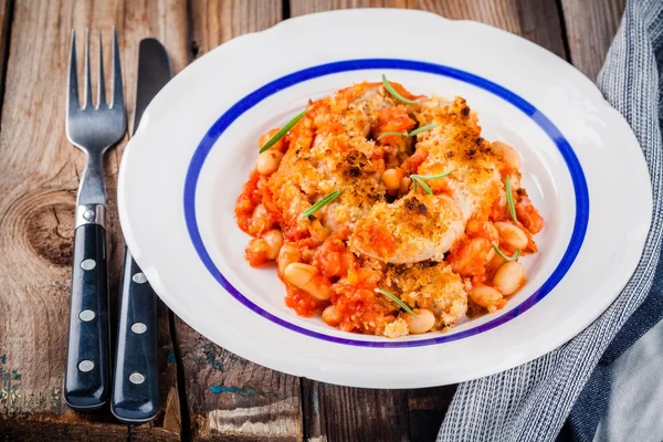 Cassoulet com salsichas e feijão — Fotografia de Stock