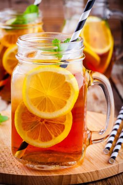 buzlu çay dilim limon mason kavanoza ile 