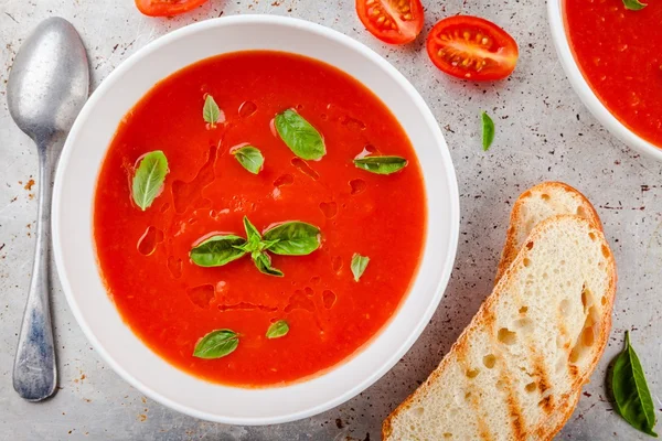 Гаспачо из холодного томатного супа — стоковое фото