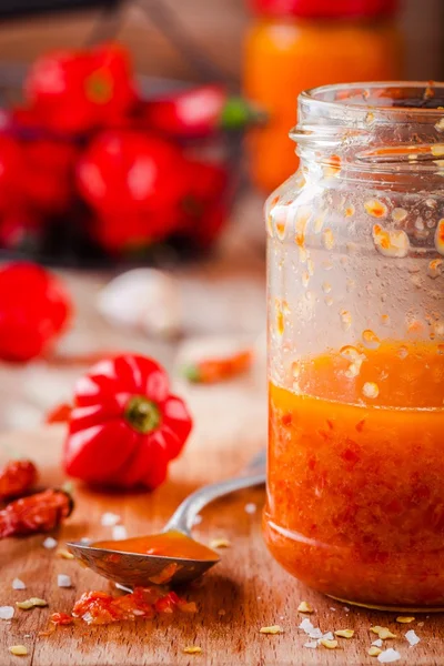 Domowe hot chili i ostry sos habanero — Zdjęcie stockowe