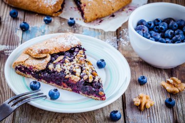 yaban mersini ve ceviz ile ev yapımı Galette'ye