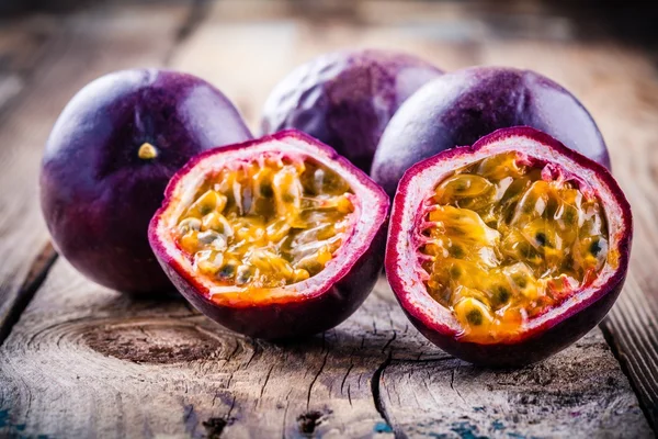 Ripe organic passion fruit — Stock Photo, Image