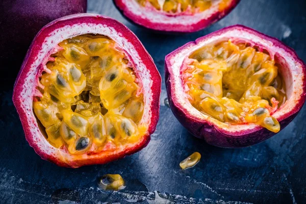 Ripe organic passion fruit closeup — Stock Photo, Image