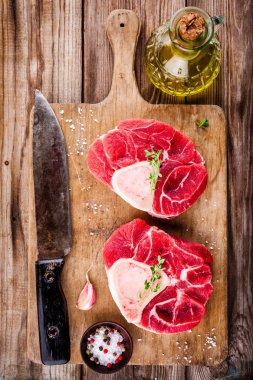 iki ham taze Dana incik eti ossobuco için