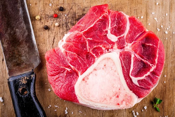 Nyers friss borjúhús szár hús ossobuco — Stock Fotó