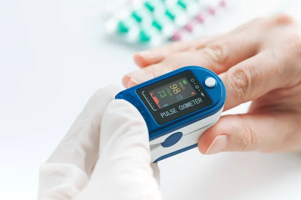 Digitales Pulsoximeter Gerät Zur Messung Der Sauerstoffsättigung Blut Und Der — Stockfoto