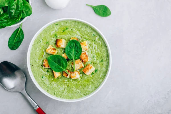 Zuppa Panna Verde Broccoli Spinaci Zuppa Cremosa Con Crostini Sfondo — Foto Stock