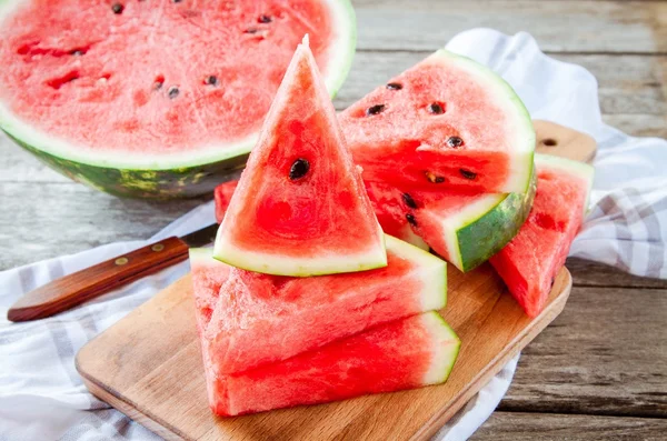Scheiben frische saftige Bio-Wassermelone — Stockfoto