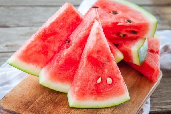 Scheiben frische saftige Bio-Wassermelone — Stockfoto