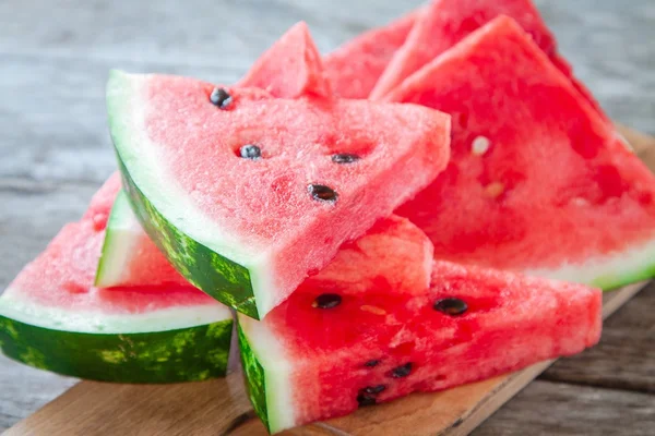 Skivor av färsk saftiga ekologisk vattenmelon — Stockfoto