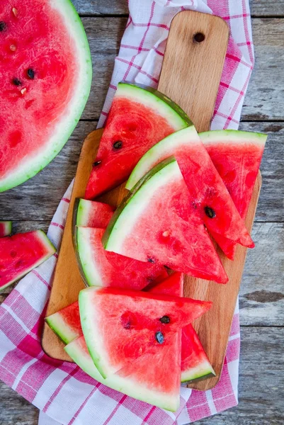 Scheiben frische saftige Bio-Wassermelone — Stockfoto