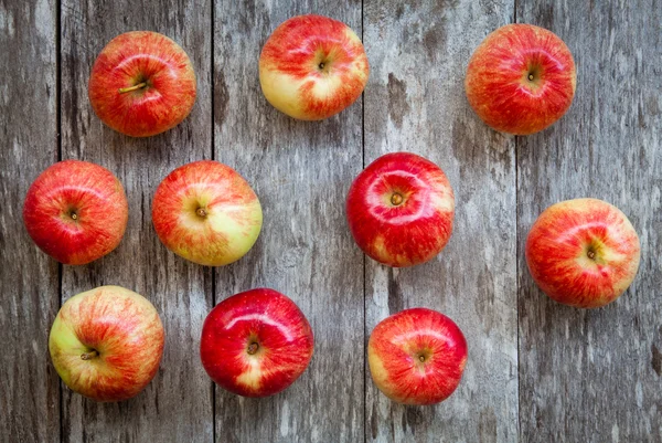 Manzanas rojas maduras orgánicas — Foto de Stock