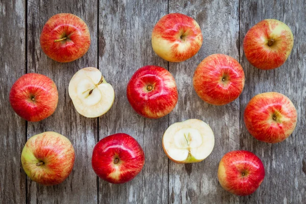 Manzanas rojas maduras orgánicas — Foto de Stock