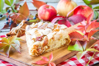 dilim elma pasta ahşap zemin 