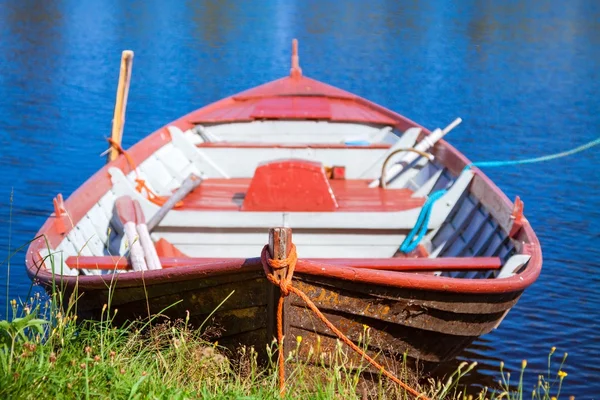 Old fishing wooden rowboat — Stock Photo, Image
