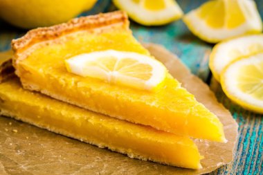 iki adet limon Ekşi limon closeup dilim ile