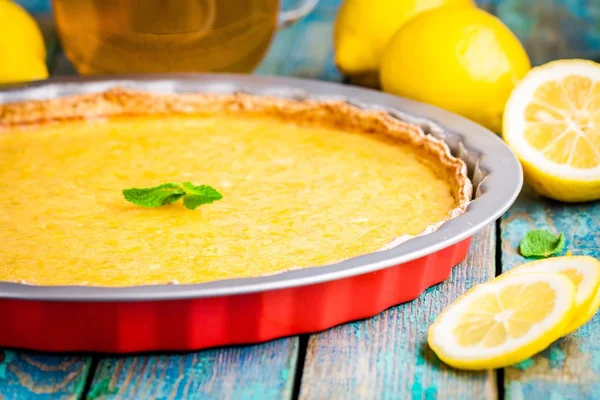 Лимонный пирог в выпечке — стоковое фото