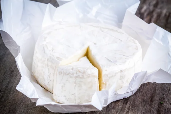 Whole Camembert cheese and portion — Stock Photo, Image
